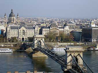 Budapest: Kettenbrcke ber die Donau 