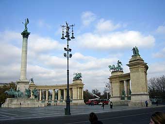 Budapest: Heldenplatz mit Millenniumsdenkmal 