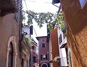 Gasse in Malcesine am Gardasee