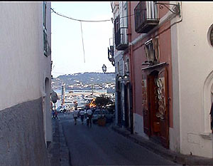 Gasse mit Hafen