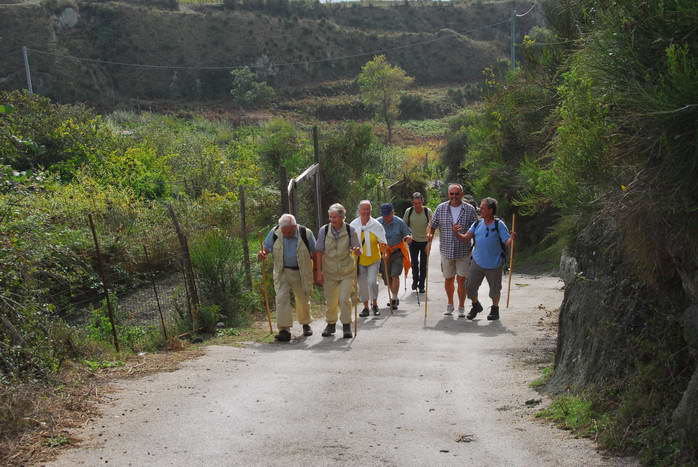Ischia: Wanderung Kastanienwlder, Steinhhlen und Schneegruben