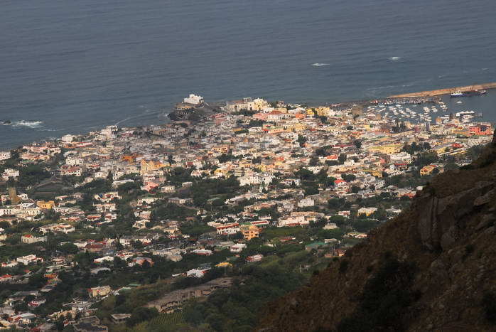 Ischia: Wanderung Kastanienwlder, Steinhhlen und Schneegruben