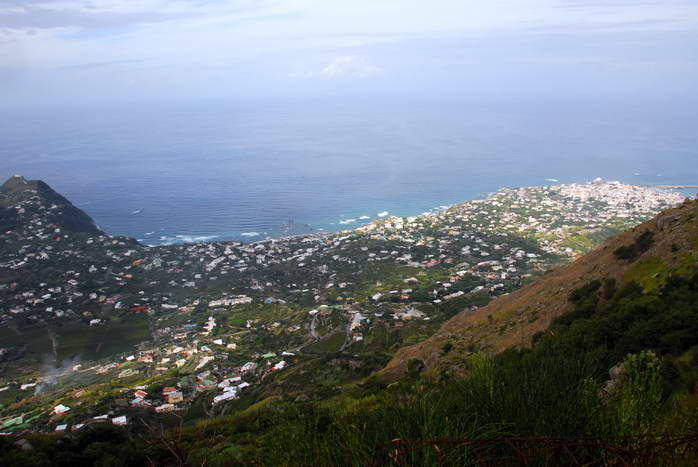 Ischia: Wanderung Kastanienwlder, Steinhhlen und Schneegruben