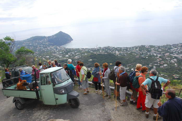 Ischia: Wanderung Kastanienwlder, Steinhhlen und Schneegruben