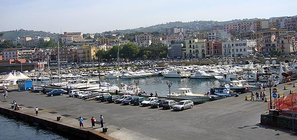 Pozzuoli bei Neapel: Hafen