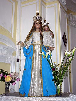 Ischia: Serrara Kirche Madonnenstatue