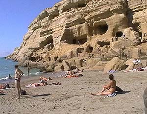 Matala: Strand mit Wohnhoehlen