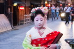 Geisha „Person der Künste“ - japanische Unterhaltungskünstlerin