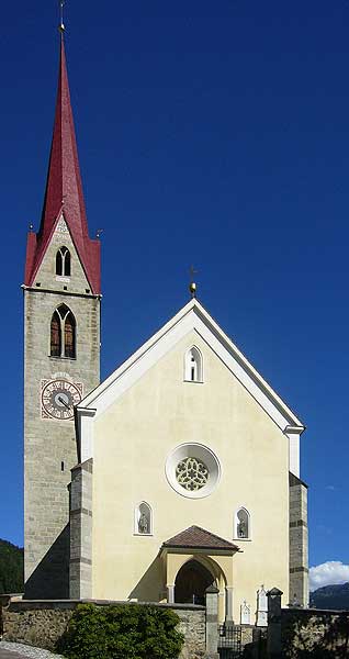 Teis im Eisacktal in Suedtirol - Herz-Jesu-Kirche