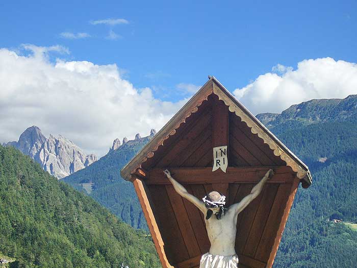 Teis im Eisacktal in Suedtirol - Herz-Jesu-Kirche